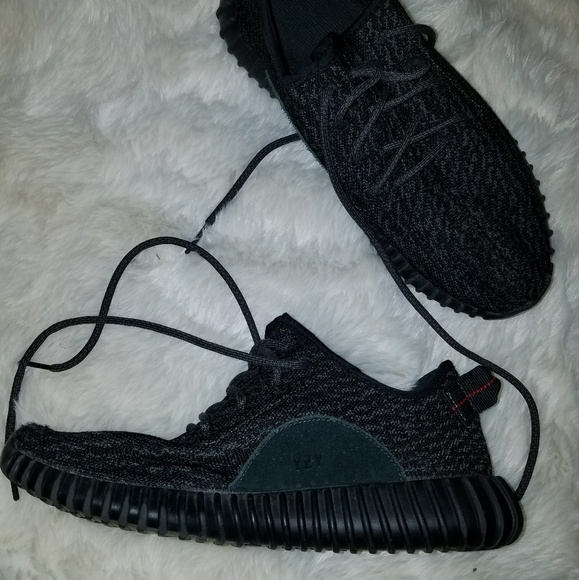 Pirate Black Yeezy Adidas Boost 350 Size 9 Mens - Picture 2 of 3